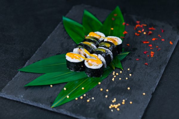 Маки с креветкой темпура
